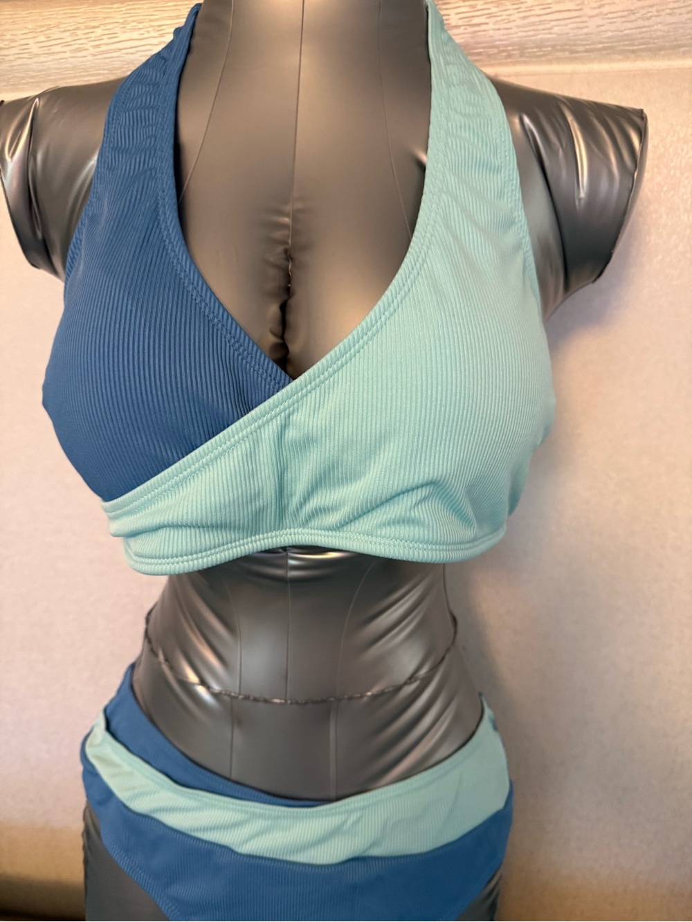 Two-Tone Blue Ribbed Bikini Set
#1 - Picture 4 of 15
